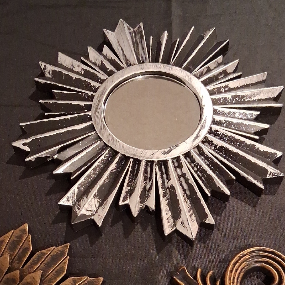 Decorative Plastic Sunburst Wall Mirror Set of 3 in Gold and Silver Tone - Picture 4 of 11
